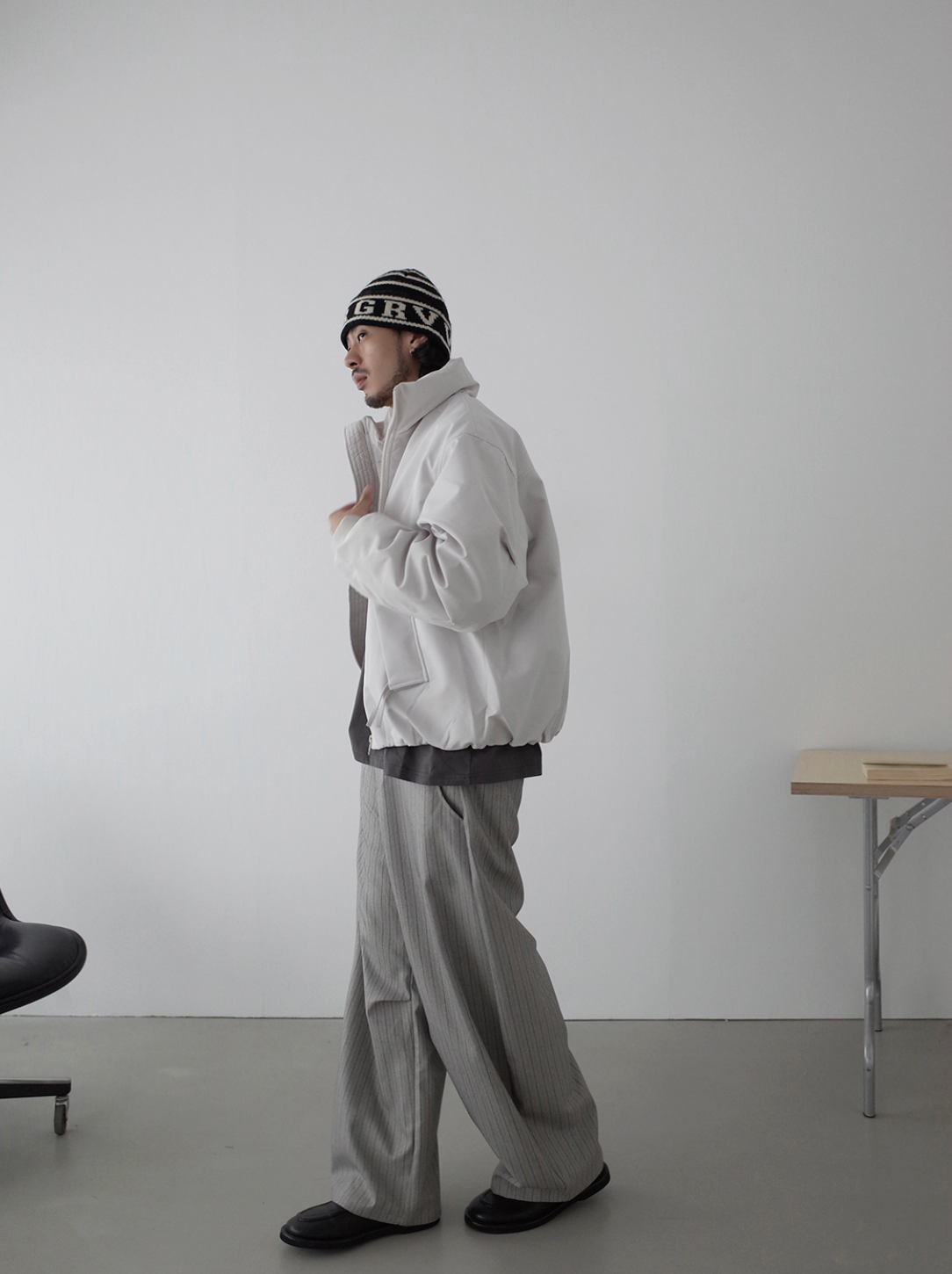 ストライプ弯刀ワイド パリボタンリラックススラックス N6137