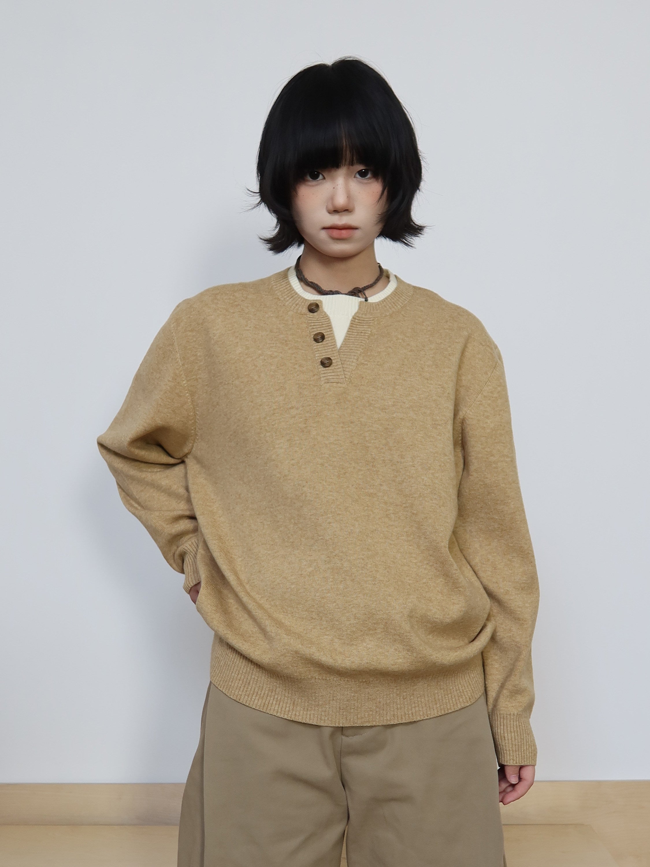 シェルボタン ヘンリーネック レイヤード風ニット N6342