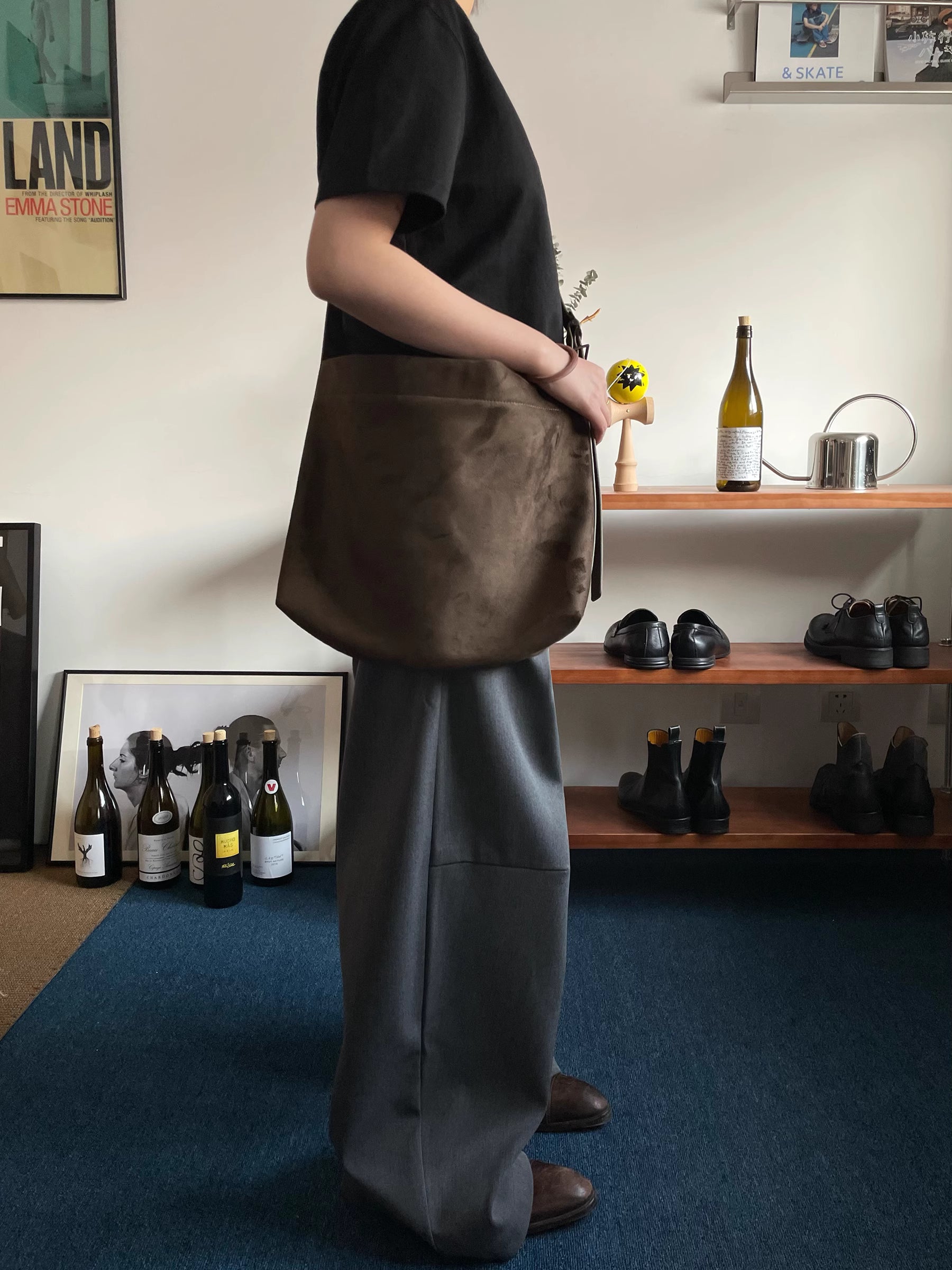 スエードメッセンジャーバッグ レザー / Suede Messenger Bag N5567