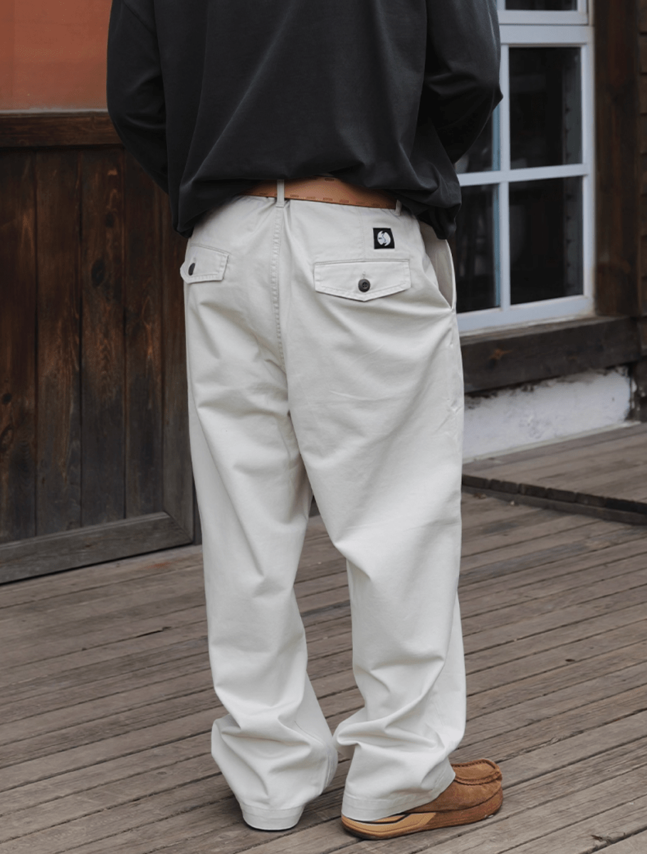 ロゴパッチ付き・ストレートチノパンツ N5646 - ファッション通販NNine(ナイン)