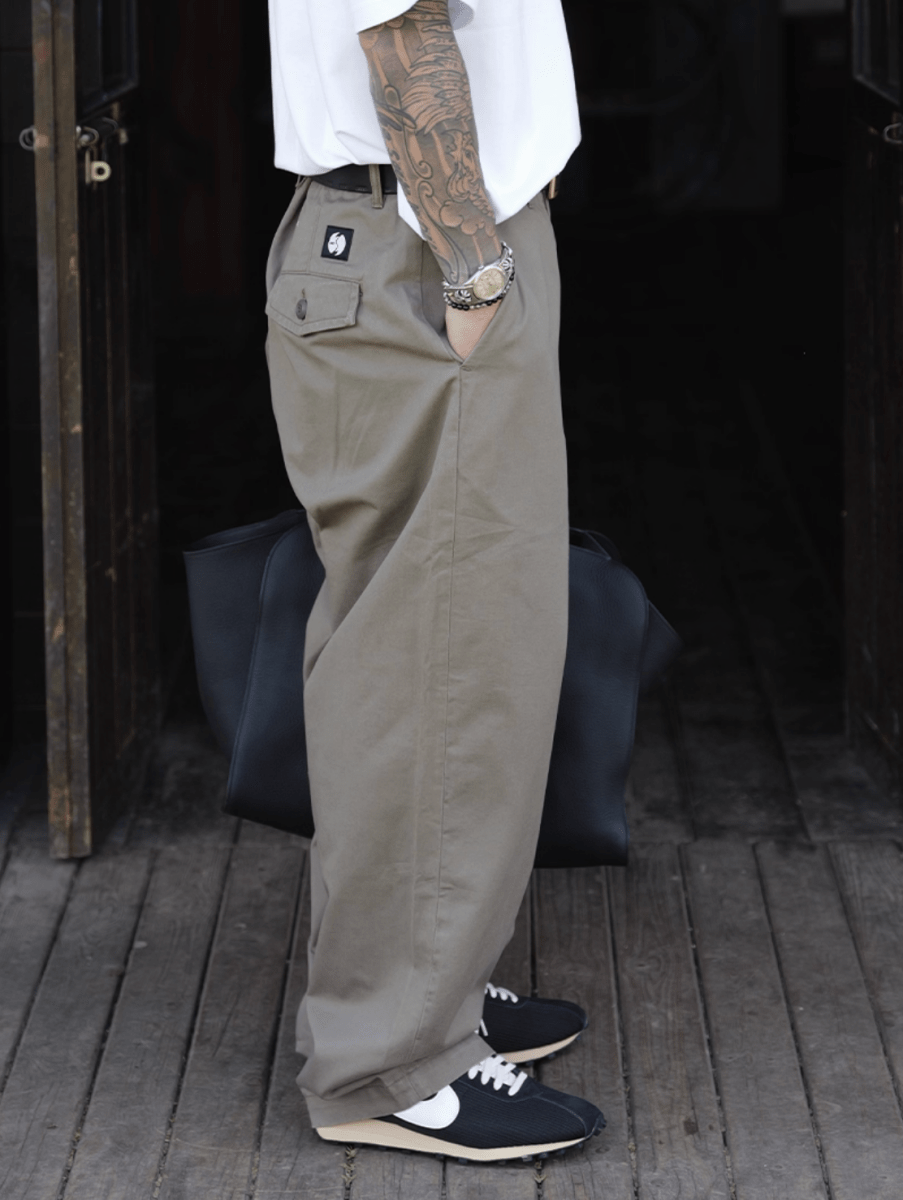 ロゴパッチ付き・ストレートチノパンツ N5646 - ファッション通販NNine(ナイン)