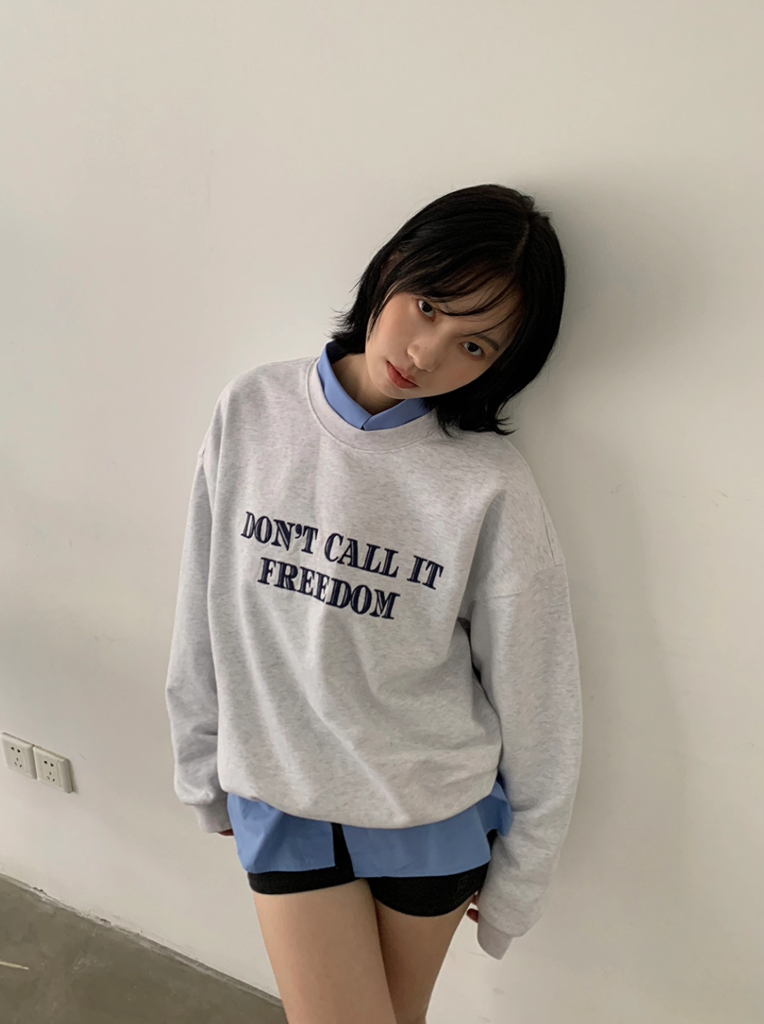 クロップド丈アーチロゴ刺繍スウェット N5971
