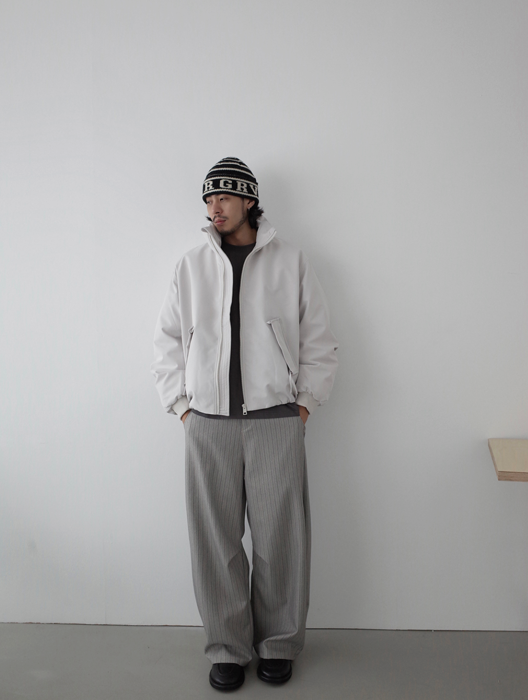 ストライプ弯刀ワイド パリボタンリラックススラックス N6137