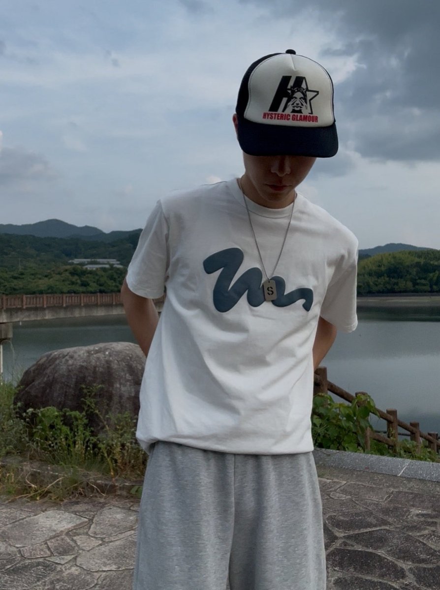 3Dフォーム スクリプトロゴTシャツ SI - 001 - ファッション通販NNine（ナイン）