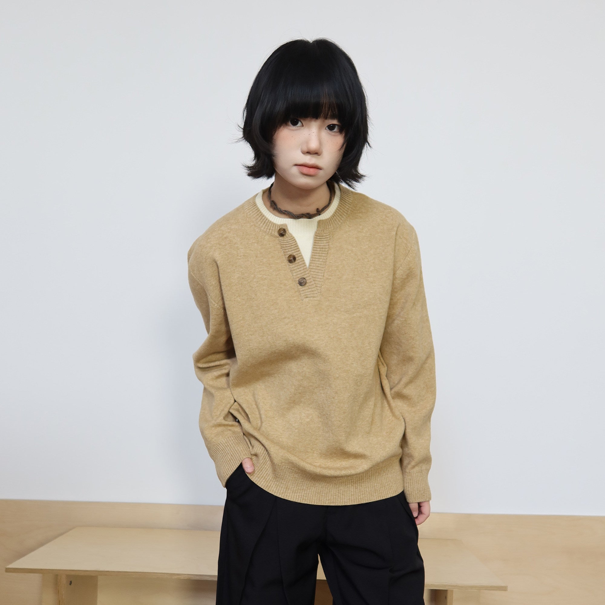 シェルボタン ヘンリーネック レイヤード風ニット N6342