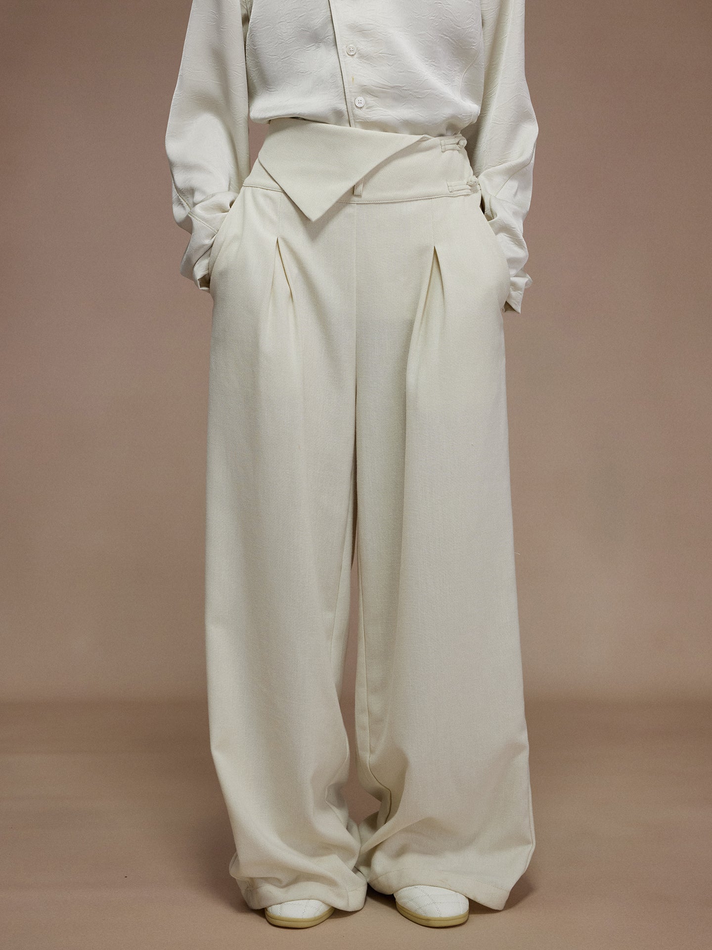 いっぬ様 フロッグボタン・アシンメトリーウエスト・ワイドスラックス N6208