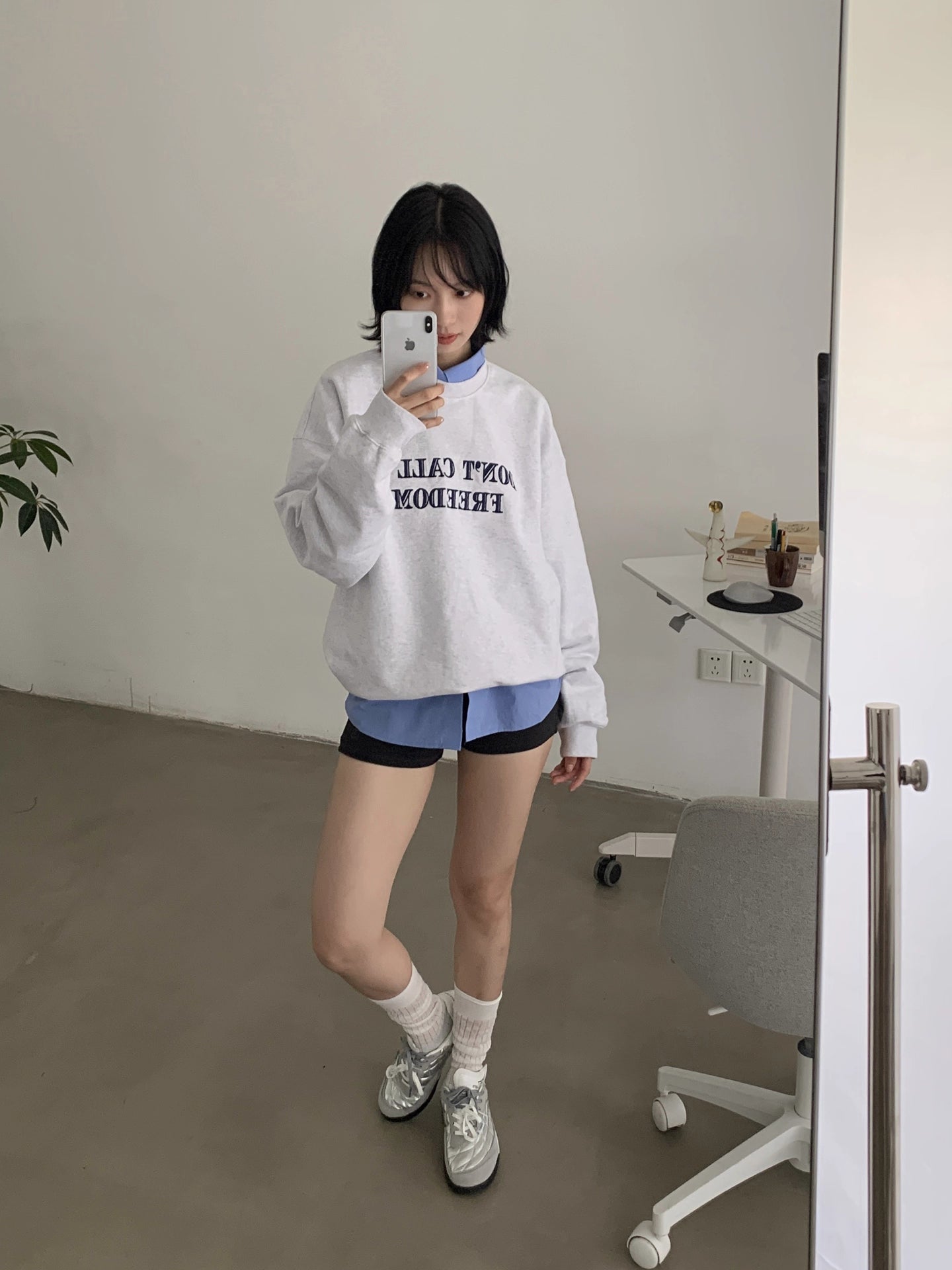 クロップド丈アーチロゴ刺繍スウェット N5971