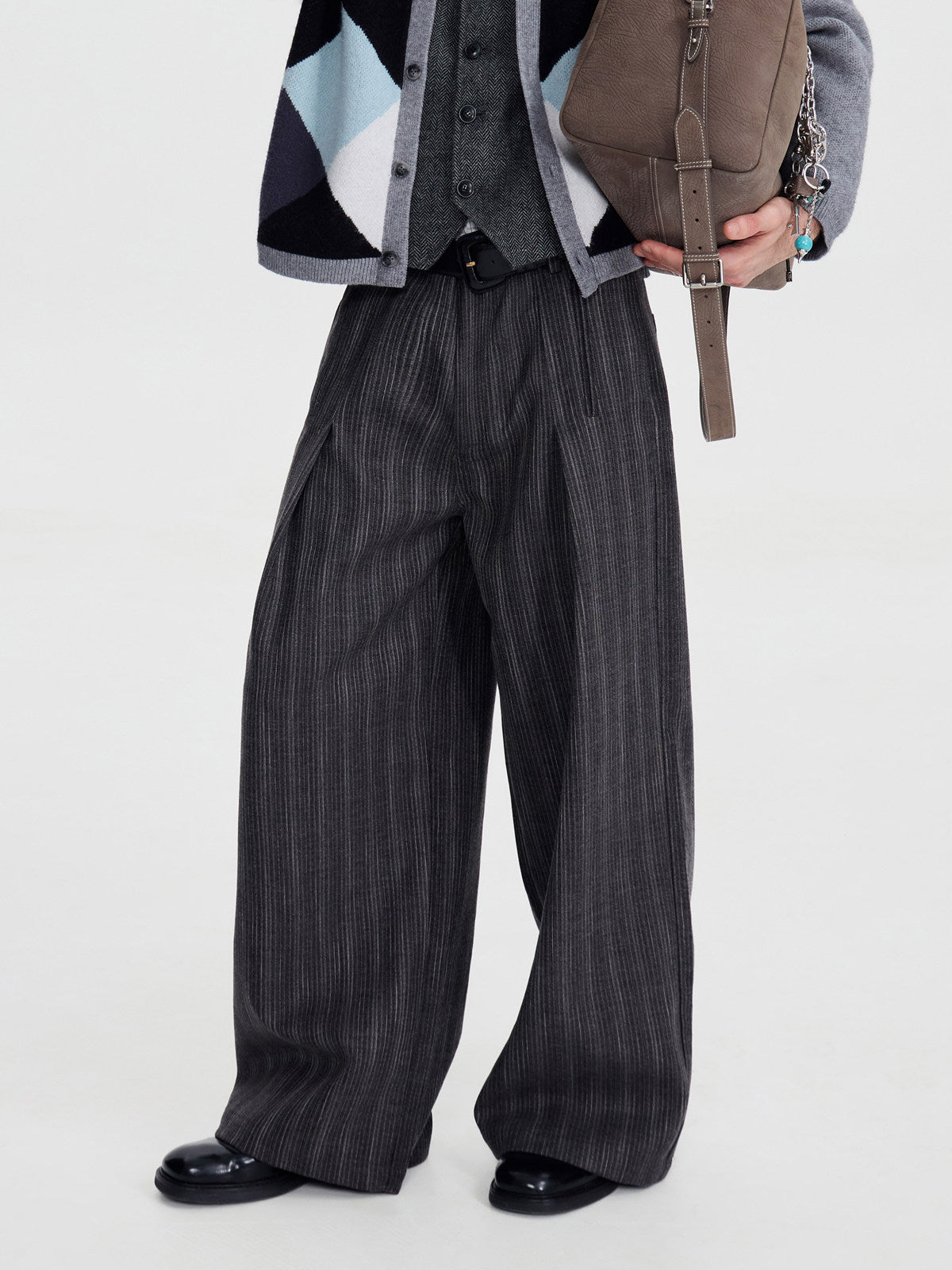 チャコールピンストライプ ドレープワイドスラックス　N6610