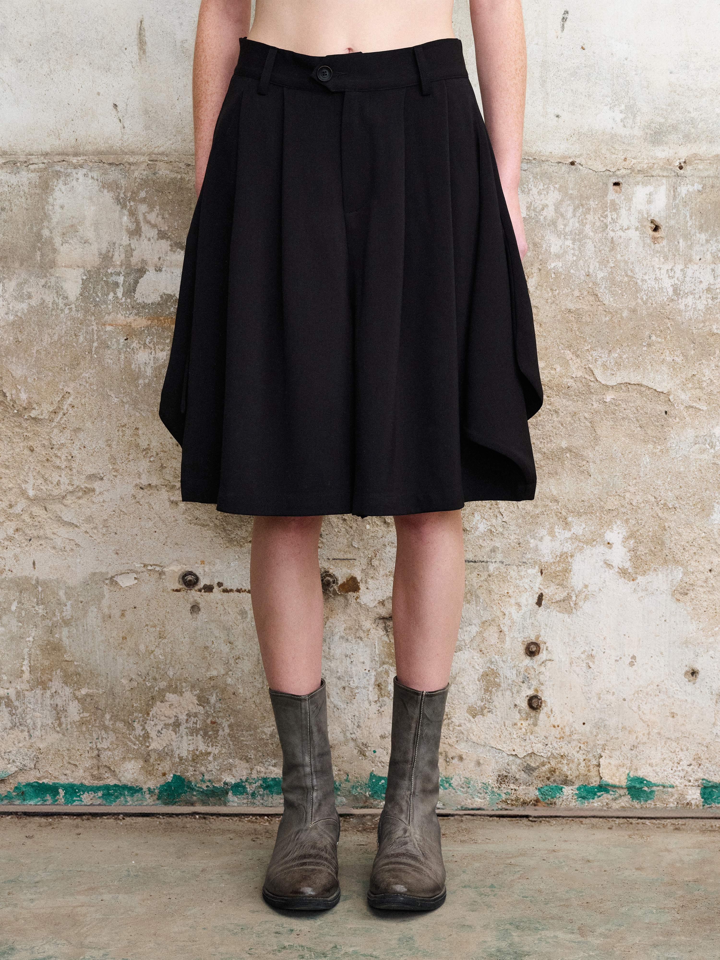 アシンメトリードレープワイドショーツ　N6744