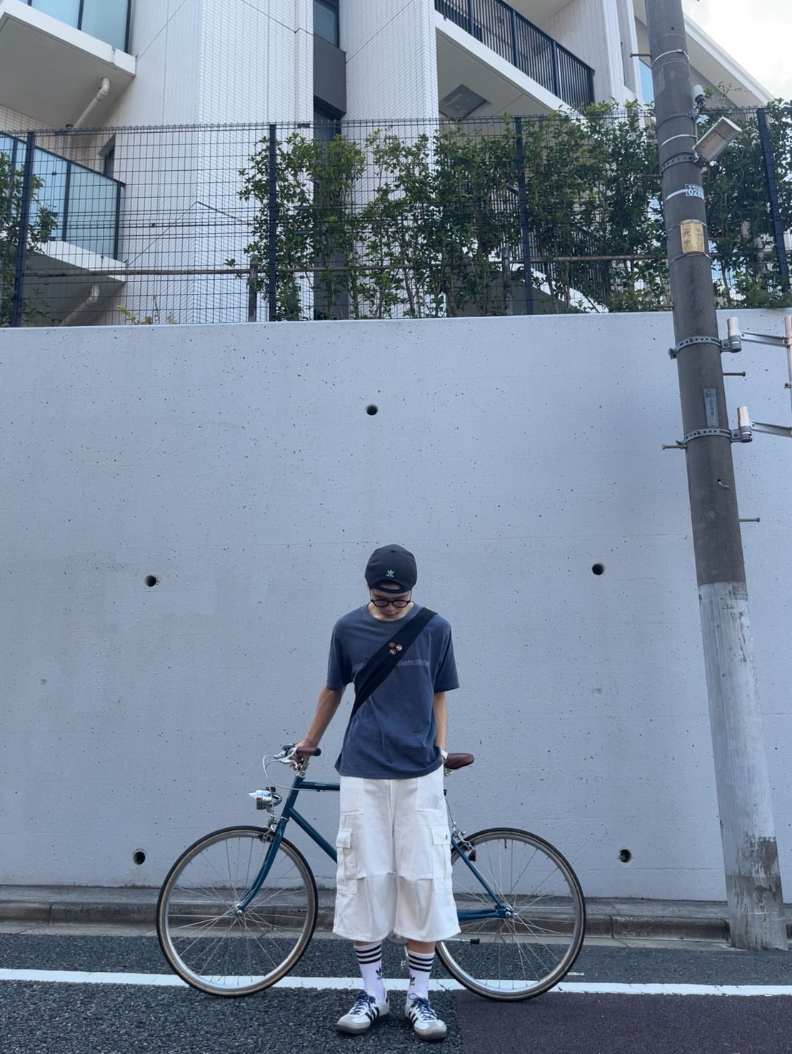 ワイドフィット・クロップドカーゴパンツ　AK001