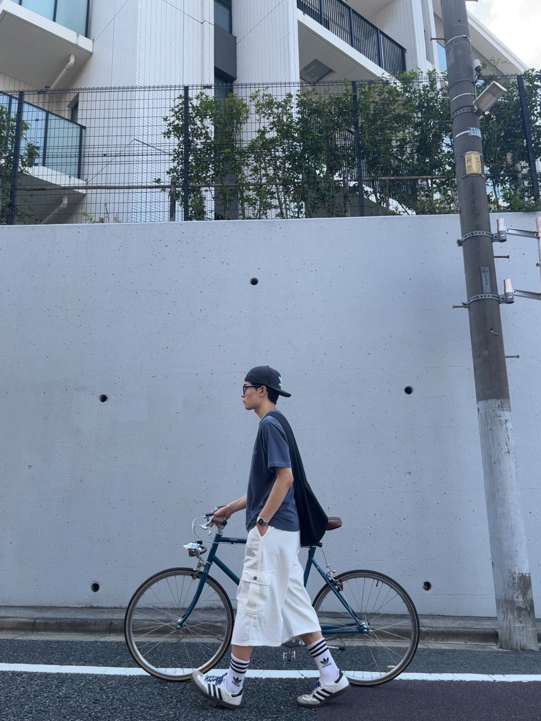 ワイドフィット・クロップドカーゴパンツ　AK001