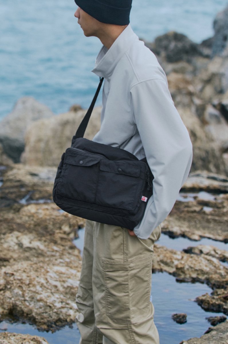 【防水】multi pocket shoulder bag N4627 - NNine