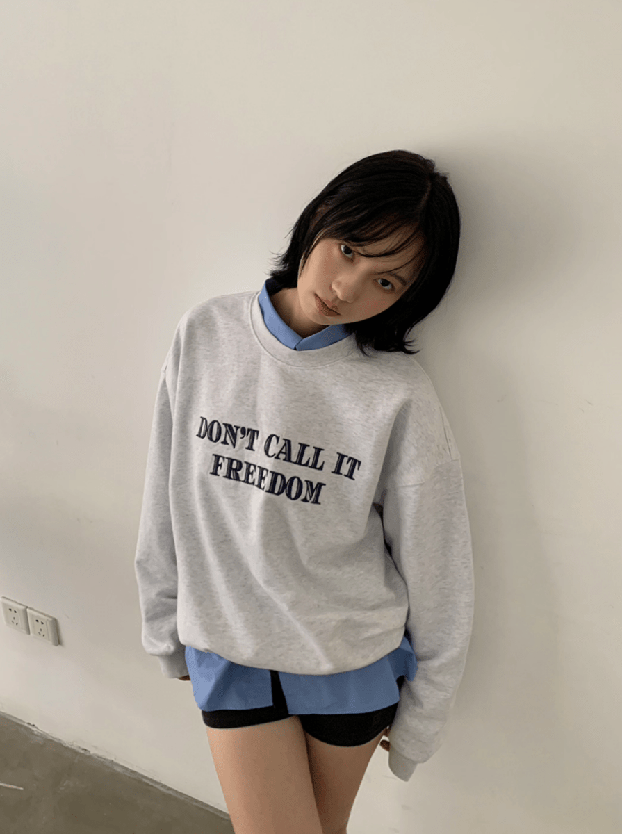 クロップド丈アーチロゴ刺繍スウェット N5971 - ファッション通販NNine（ナイン）